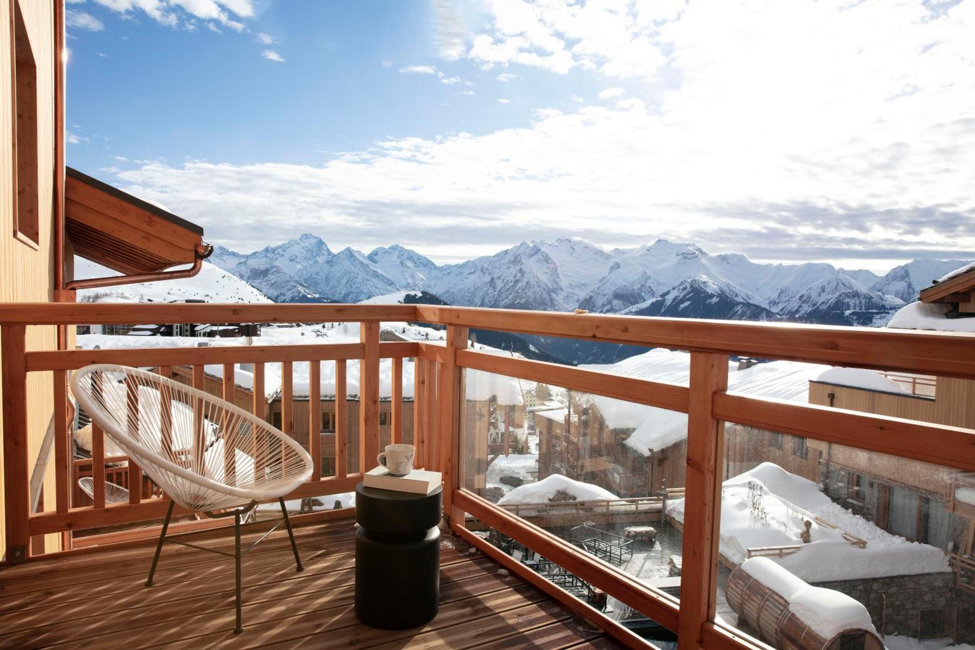 Grandes Rousses Hotel & Spa Alpe d'Huez Ngoại thất bức ảnh A balcony in Les Saisies, France