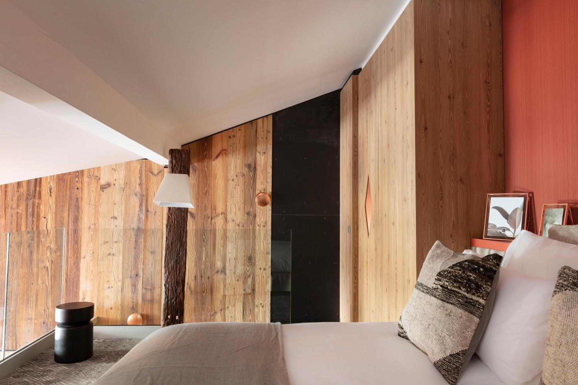 Grandes Rousses Hotel & Spa Alpe d'Huez Ngoại thất bức ảnh A bedroom at the hotel