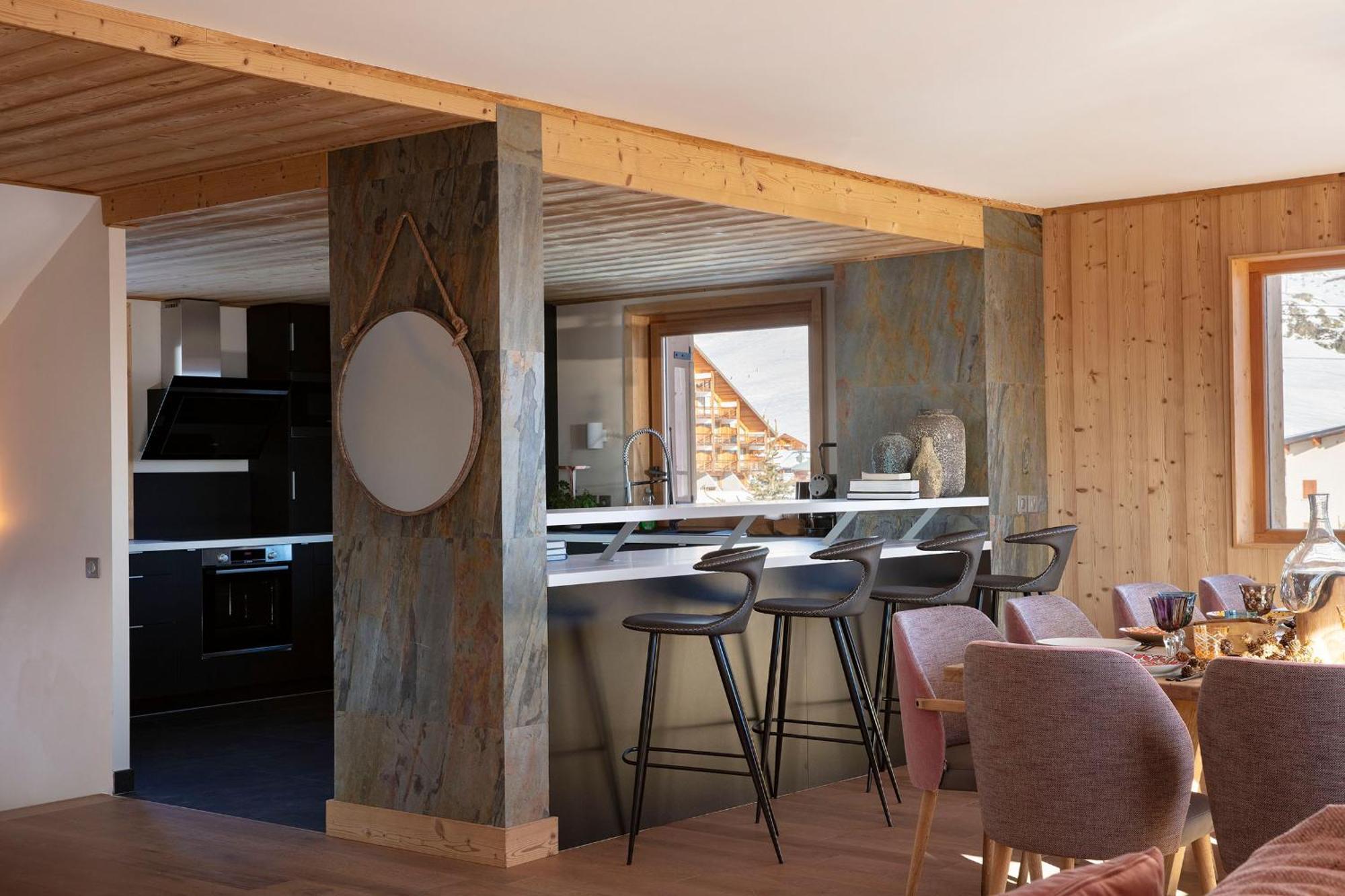 Grandes Rousses Hotel & Spa Alpe d'Huez Ngoại thất bức ảnh A kitchen in a chalet