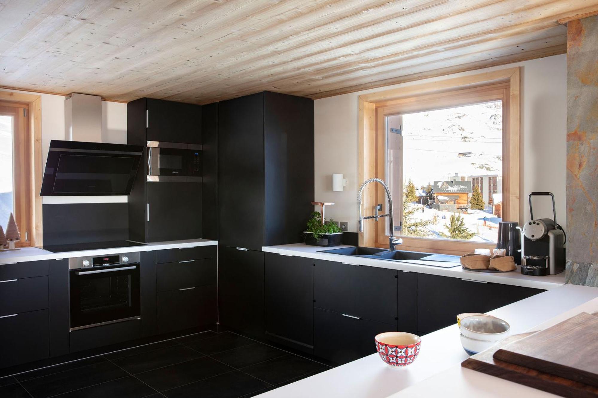Grandes Rousses Hotel & Spa Alpe d'Huez Ngoại thất bức ảnh A modern kitchen