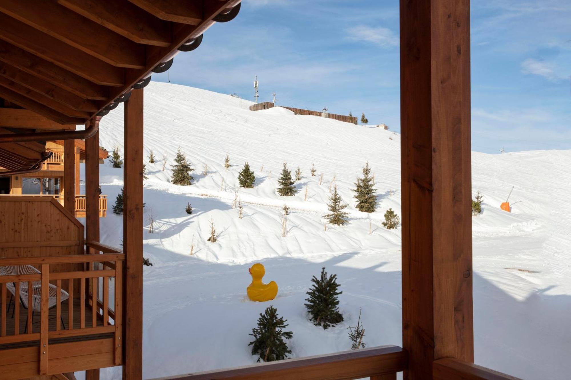 Grandes Rousses Hotel & Spa Alpe d'Huez Ngoại thất bức ảnh The ski resort of Les Saisies