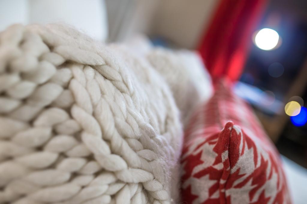 Grandes Rousses Hotel & Spa Alpe d'Huez Ngoại thất bức ảnh A close-up of a knitted throw