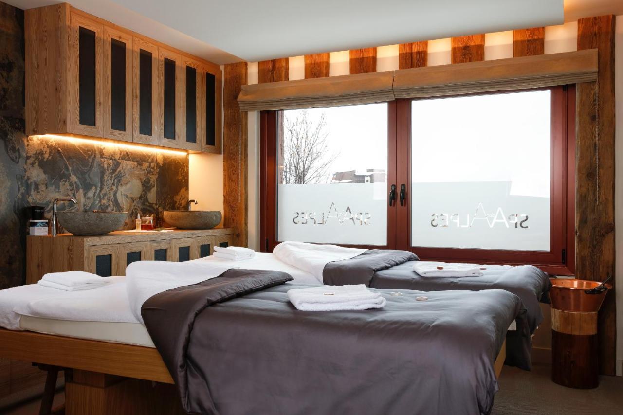 Grandes Rousses Hotel & Spa Alpe d'Huez Ngoại thất bức ảnh A treatment room at the spa
